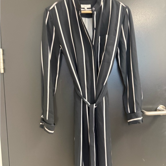 Equipment Femme “Raven Eclipse” S EUC worn twice Black/Purple front tie wrap - Picture 11 of 15